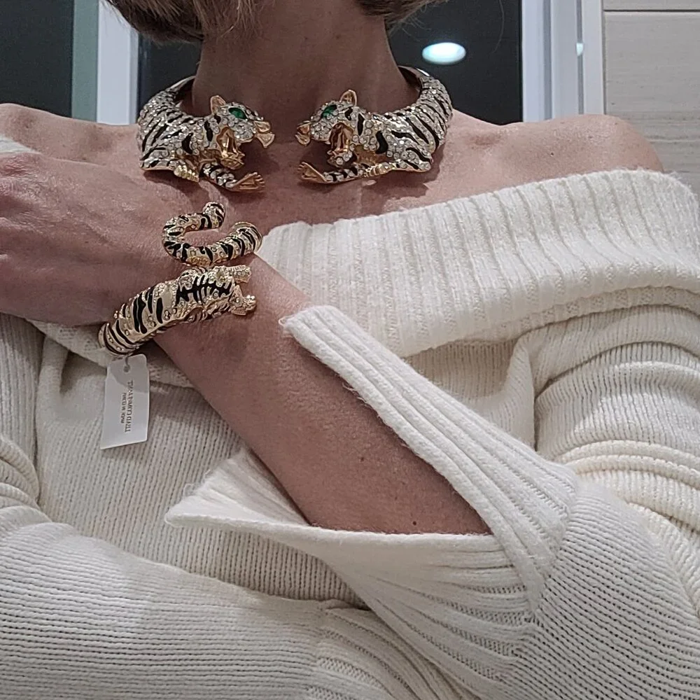 Stunning Natasha Tiger Bracelet. Sparkly. Gold Tone. New. - Picture 8 of 12